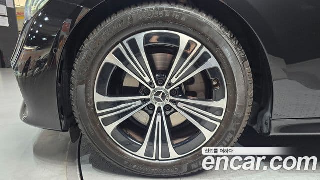 Mercedes-Benz E-Class 2025 — фото 5 из 20