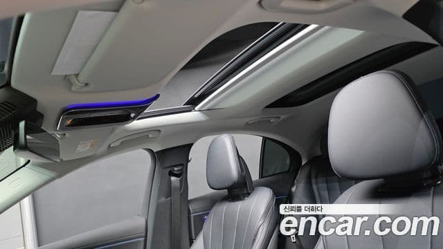 Mercedes-Benz E-Class 2025 — Photo 5/30