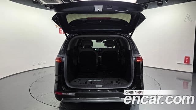 Kia Carnival 2023 — Фото 20/20