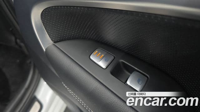 Genesis G70 2019 — Photo 8/35