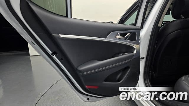 Genesis G70 2019 — Photo 28/35