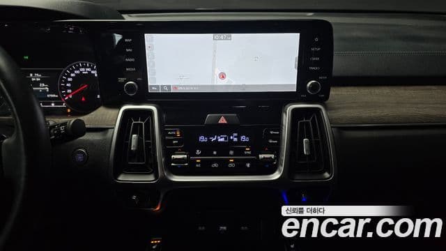 Kia Sorento 2023 — ფოტო 14/20