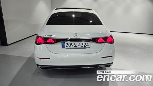 Mercedes-Benz E-Class 2025 — ფოტო 6/20