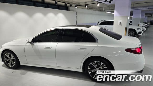 Mercedes-Benz E-Class 2025 — ფოტო 7/20