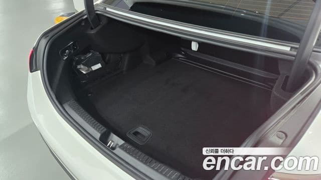 Mercedes-Benz E-Class 2025 — ფოტო 9/20