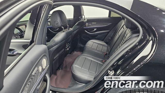 Mercedes-Benz E-Class 2022 — Фото 11/20