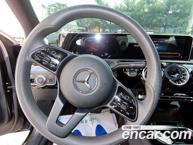 Mercedes-Benz A-Class 2020 — ფოტო 7/17