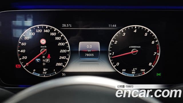 Mercedes-Benz E-Class 2018 — ფოტო 8/20