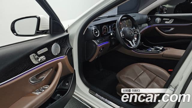 Mercedes-Benz E-Class 2018 — ფოტო 11/20
