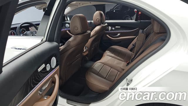Mercedes-Benz E-Class 2018 — ფოტო 12/20