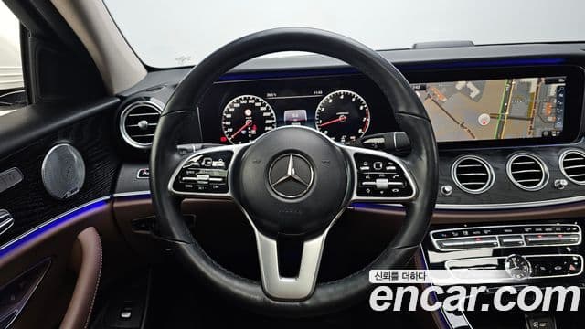 Mercedes-Benz E-Class 2018 — ფოტო 13/20