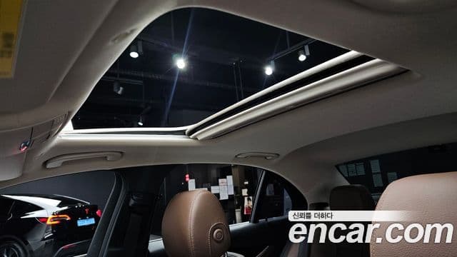 Mercedes-Benz E-Class 2018 — ფოტო 19/20