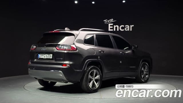 Jeep Cherokee 2022 — ფოტო 2/20