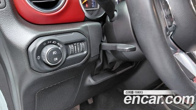 Jeep Wrangler 2023 — Фото 17/20