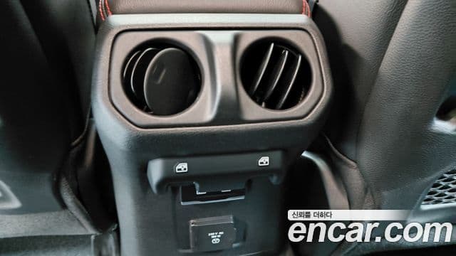 Jeep Wrangler 2023 — Фото 18/20