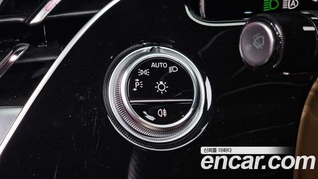 Mercedes-Benz E-Class 2024 — ფოტო 14/20