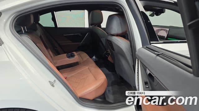 BMW 5 Series 2024 — ფოტო 12/20