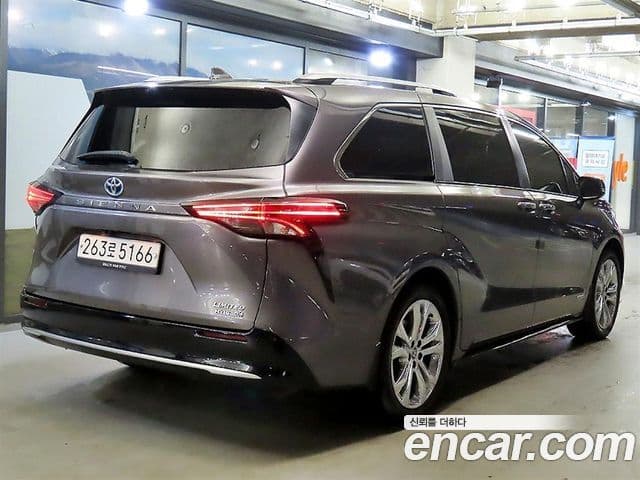 Toyota Sienna 2021 — фото 3 из 20