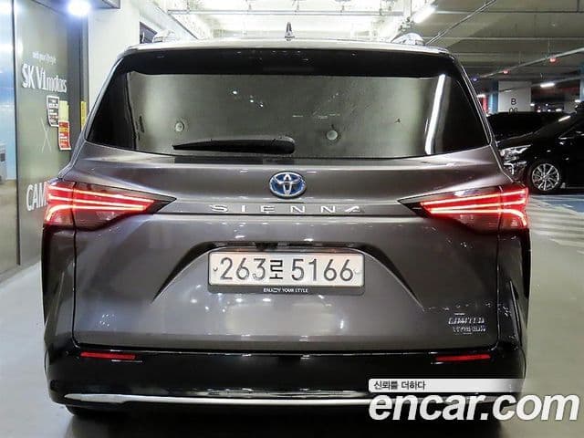 Toyota Sienna 2021 — фото 4 из 20