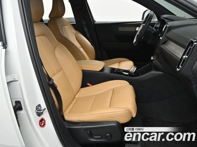 Volvo XC40 2020 — Фото 9/20