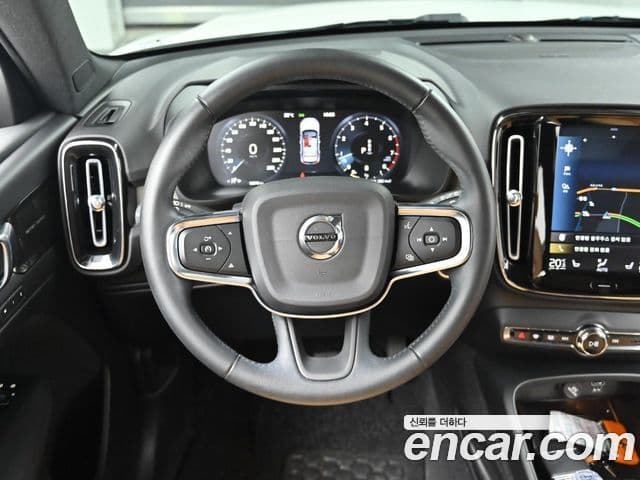 Volvo XC40 2020 — Фото 13/20