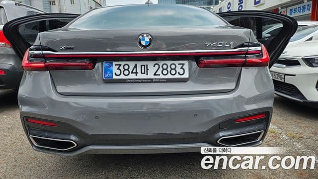 BMW 7 Series 2021 — ფოტო 8/20