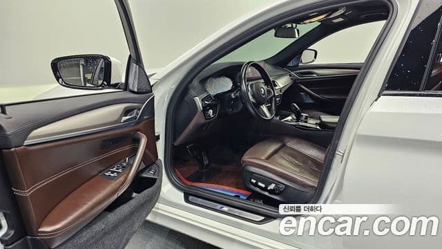 BMW 5 Series 2019 — Фото 9/20