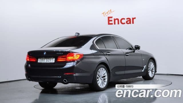 BMW 5 Series 2018 — фото 1 из 20