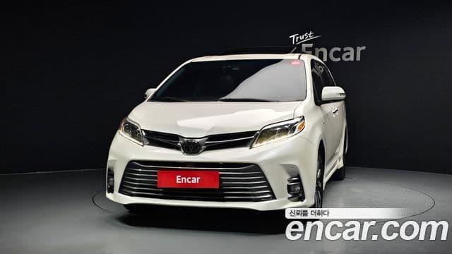 Toyota Sienna 2018 — фото 3 из 20