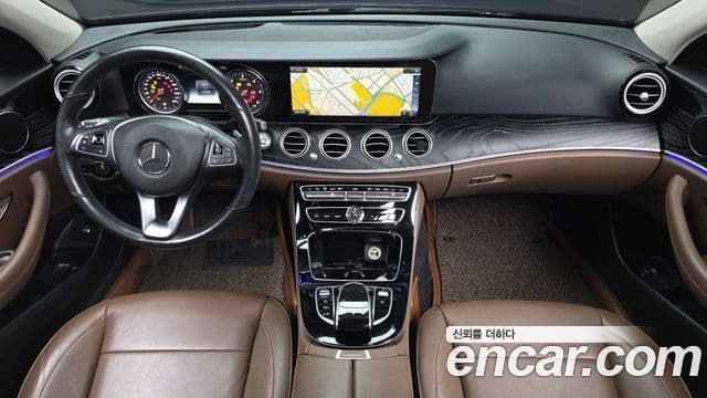 Mercedes-Benz E-Class 2018 — ფოტო 7/20