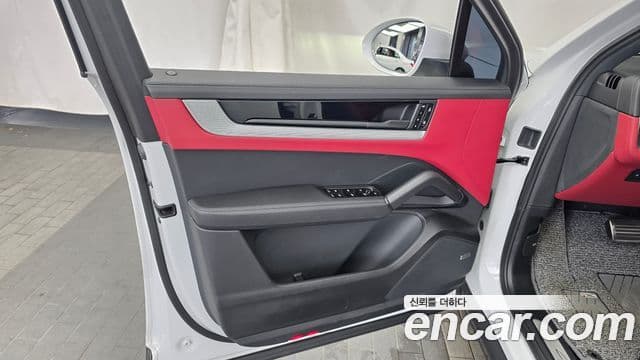 Porsche Cayenne 2024 — Photo 33/34