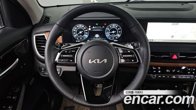 Kia Seltos 2023 — Şəkil 14/20