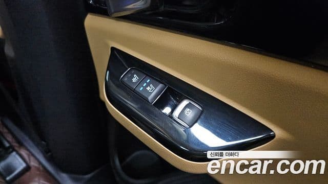 Kia Carnival 2022 — фото 19 из 20