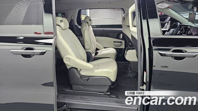 Kia Carnival 2020 — фото 12 из 20