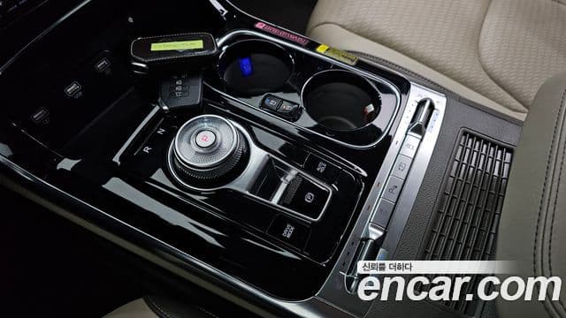 Kia Carnival 2021 — фото 9 из 20