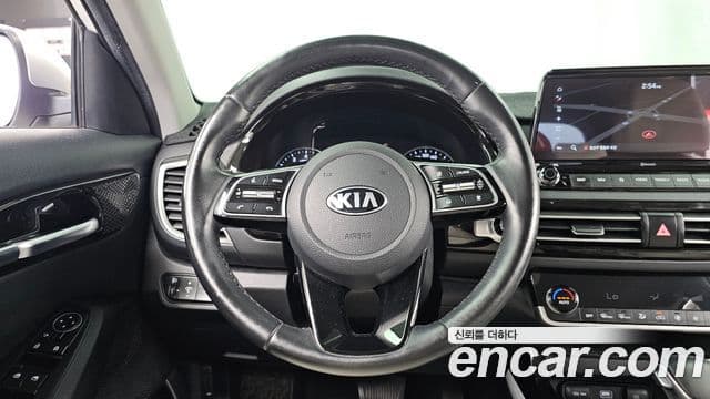 Kia Seltos 2021 — фото 13 из 20