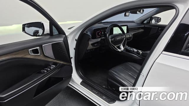 Kia K8 2022 — Şəkil 10/20