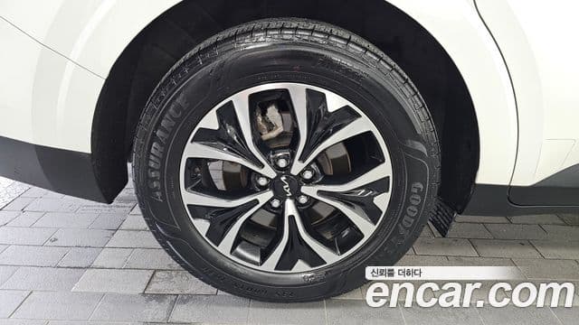 Kia Carnival 2023 — фото 5 из 20
