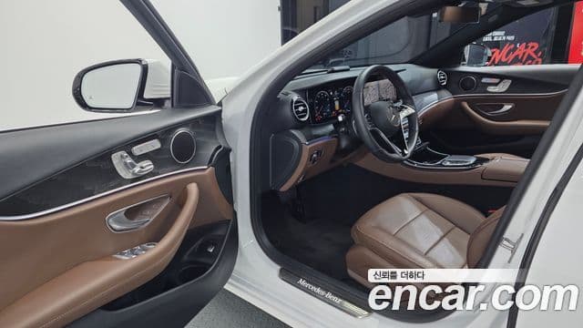 Mercedes-Benz E-Class 2023 — фото 10 из 20