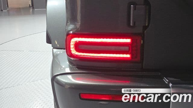 Mercedes-Benz G-Class 2023 — Photo 3/34