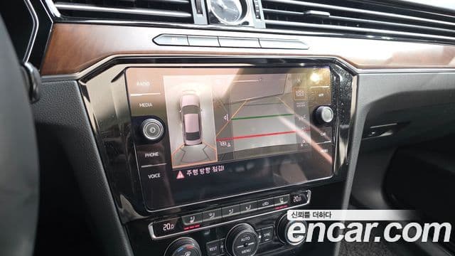 Volkswagen Passat GT 2018 — Şəkil 14/20