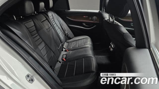 Mercedes-Benz E-Class 2021 — Фото 11/20