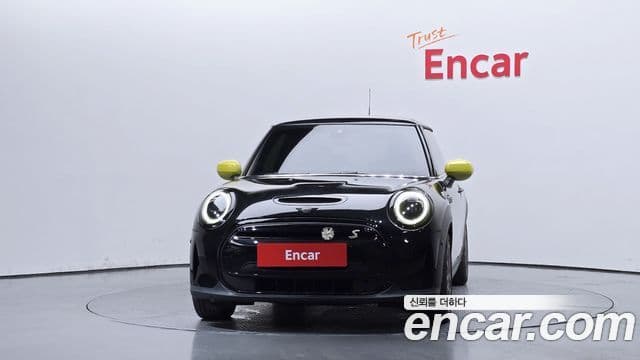 Mini Cooper Electric 2023 — ფოტო 16/20