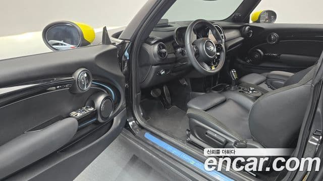 Mini Cooper Electric 2023 — ფოტო 8/20
