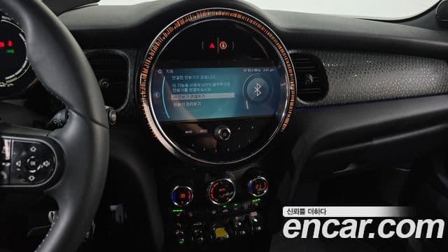 Mini Cooper Electric 2023 — ფოტო 11/20