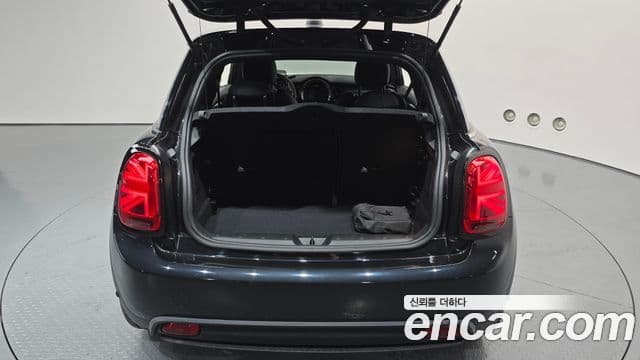 Mini Cooper Electric 2023 — ფოტო 13/20