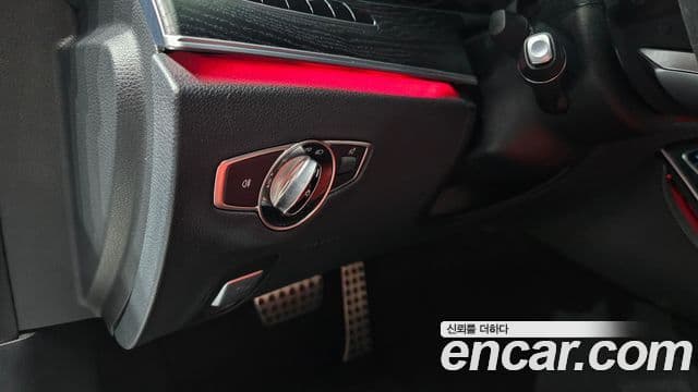 Mercedes-Benz E-Class 2018 — Şəkil 17/20