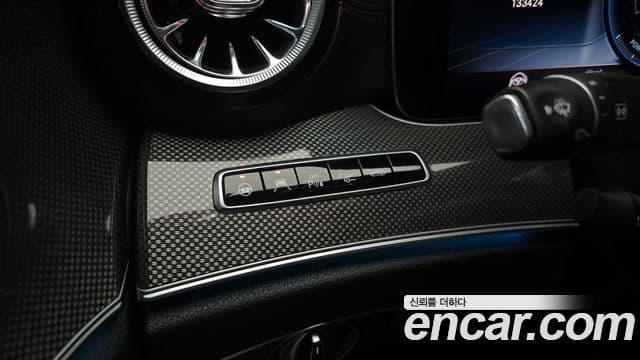 Mercedes-Benz E-Class 2019 — ფოტო 17/20