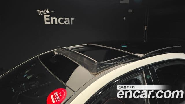 Mercedes-Benz E-Class 2019 — ფოტო 19/20