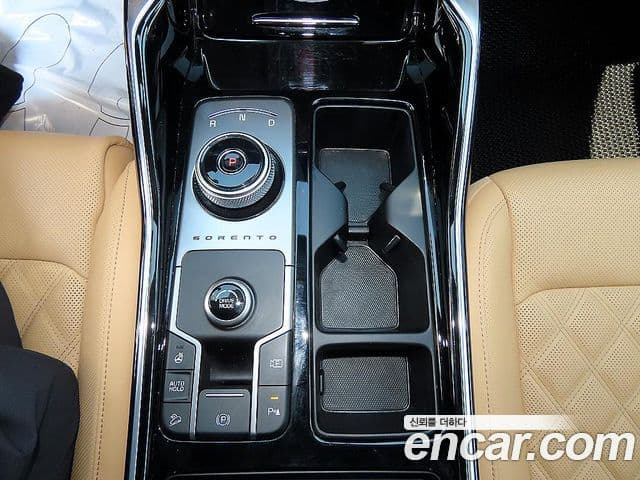 Kia Sorento 2023 — ფოტო 8/20